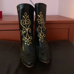 Anna’s boots from “Frozen”